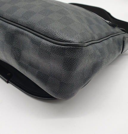 Louis vuitton messenger bag