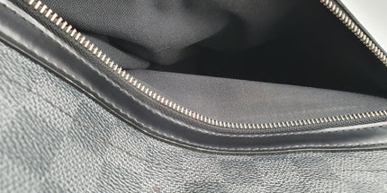 Louis vuitton messenger bag