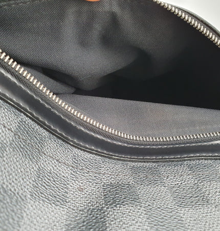 Louis vuitton messenger bag