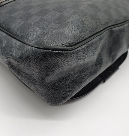 Louis vuitton messenger bag