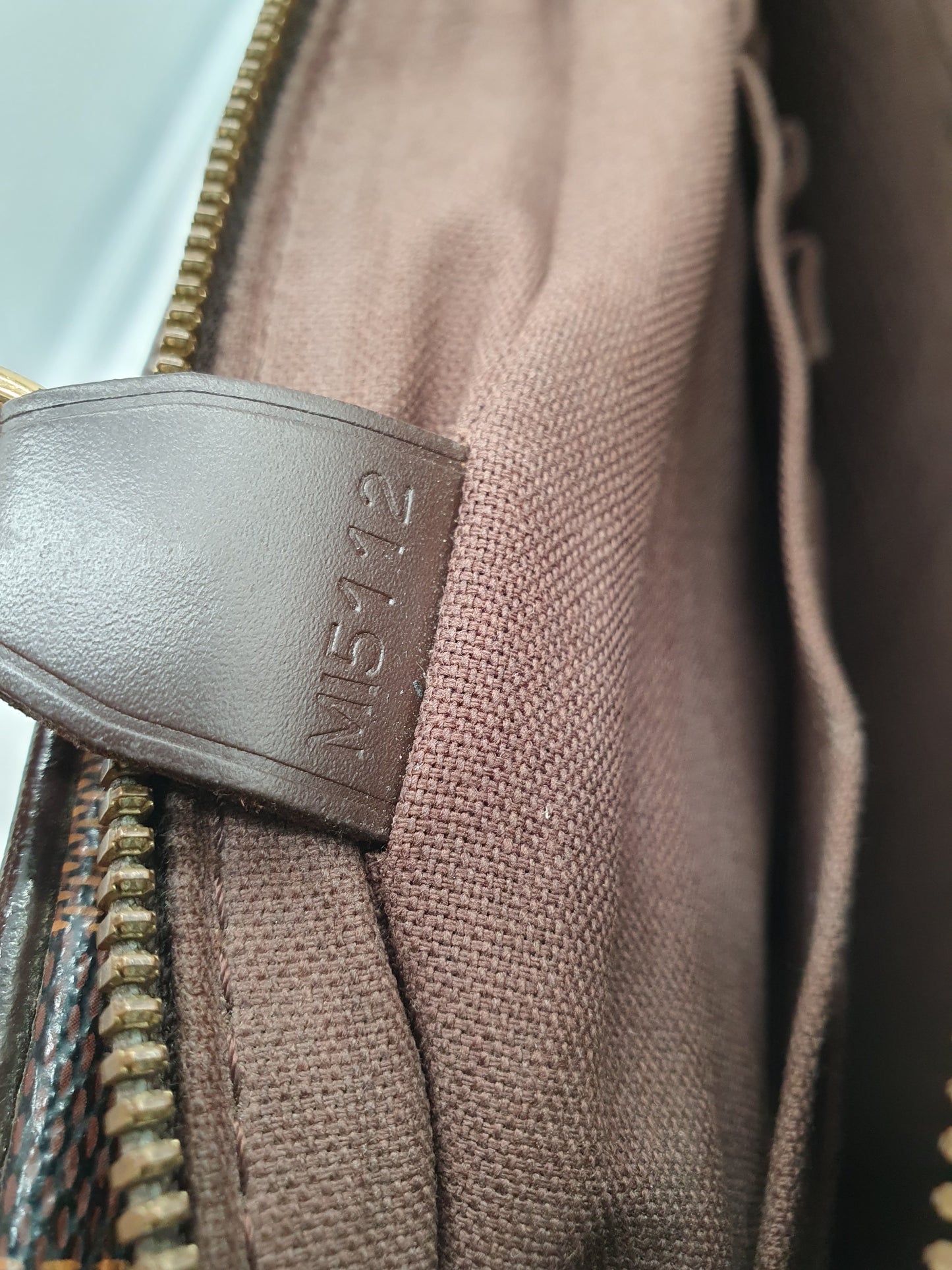 Louis vuitton shelton messenger bag