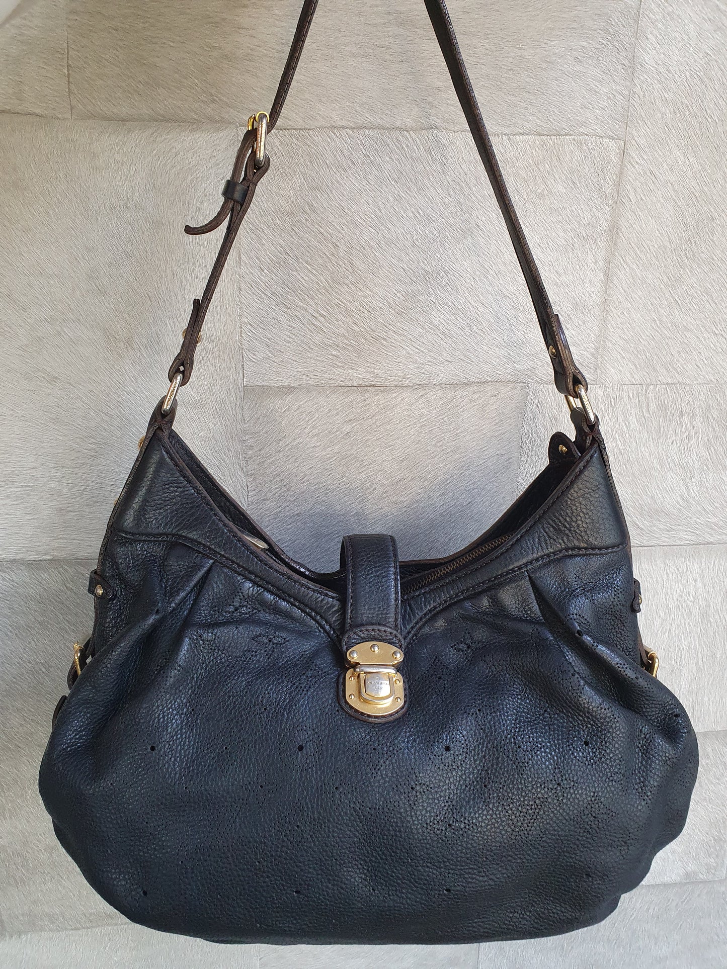 Louis vuitton mahina shoulder bag