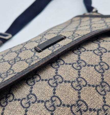 Gucci gg monogram messenger bag