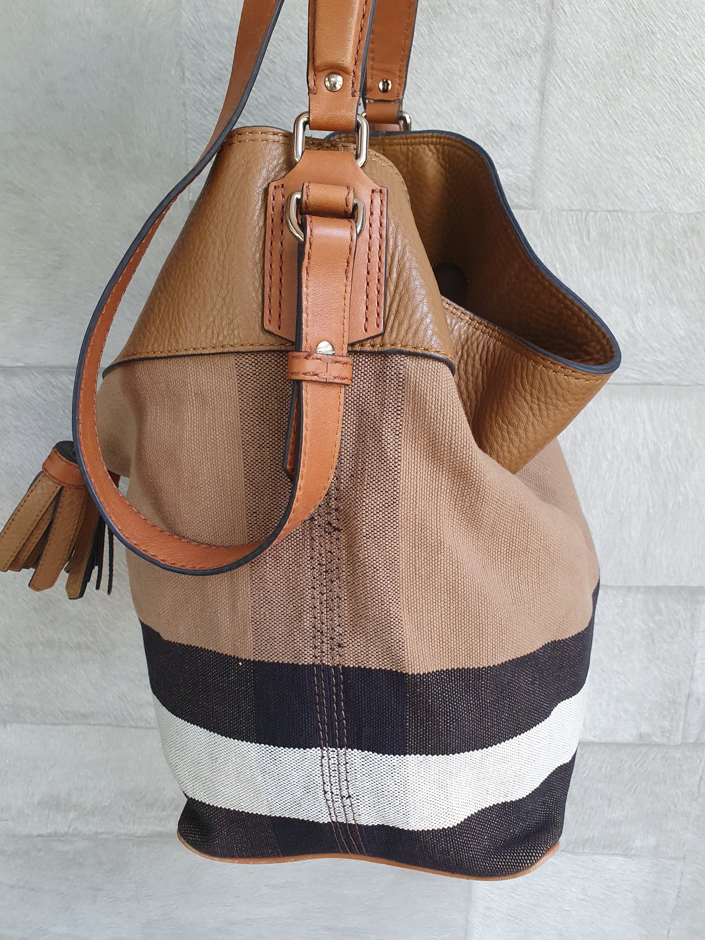 Burberry bucket bag