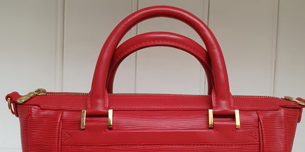 Louis vuitton epi leather