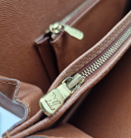 Louis vuitton crossbody bag