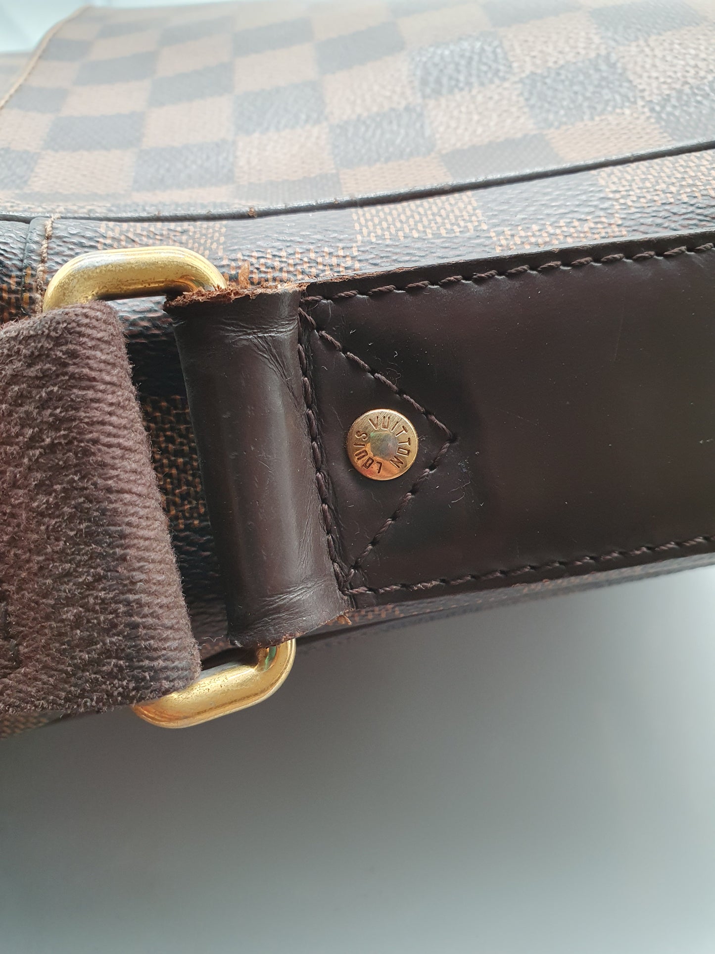 Louis vuitton shelton messenger bag