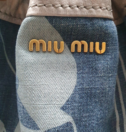 Sac cabas bandoulière en denim rare Miu Miu,