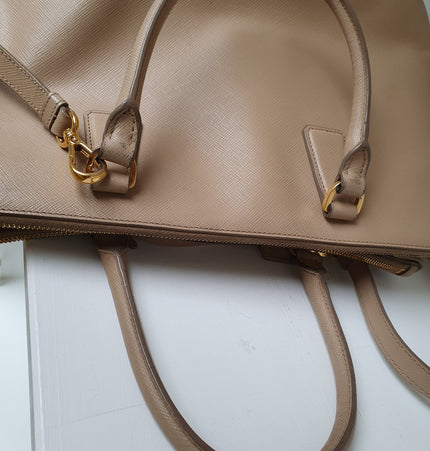 Sac à main Prada en cuir saffiano