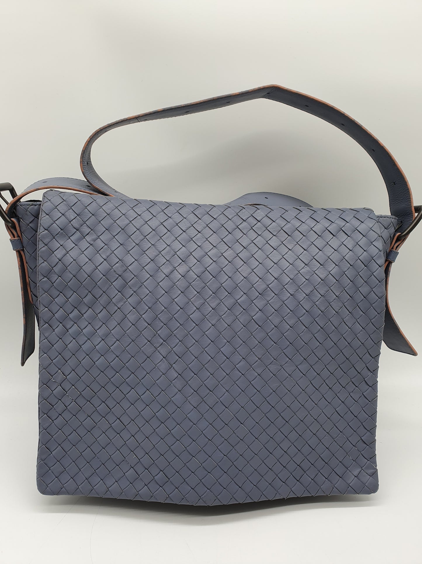 Bottega veneta leather messenger bag