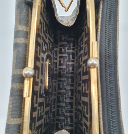 Sac Fendi vintage rare à fermoir baiser
