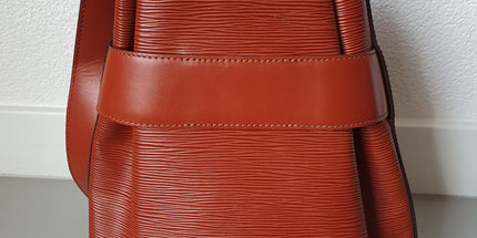 Louis vuitton twist lock vintage epi bag