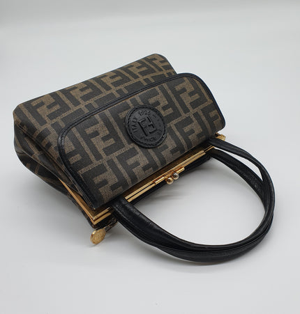 Sac Fendi vintage rare à fermoir baiser