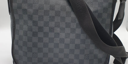 Louis vuitton messenger bag