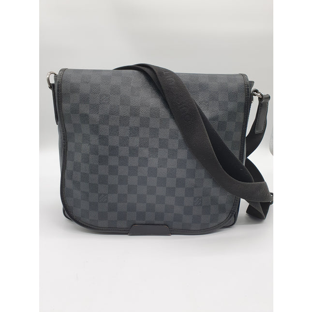 Louis vuitton messenger bag