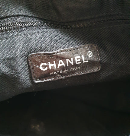 Chanel leather black shoulder bag