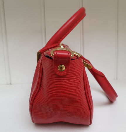 Louis vuitton epi leather