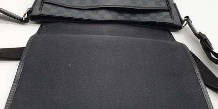Louis vuitton messenger bag