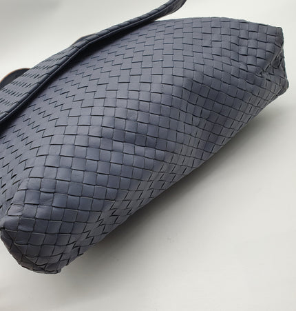 Bottega veneta leather messenger bag