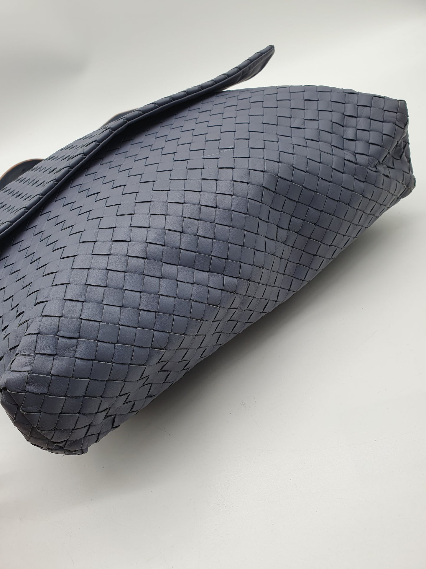 Bottega veneta leather messenger bag