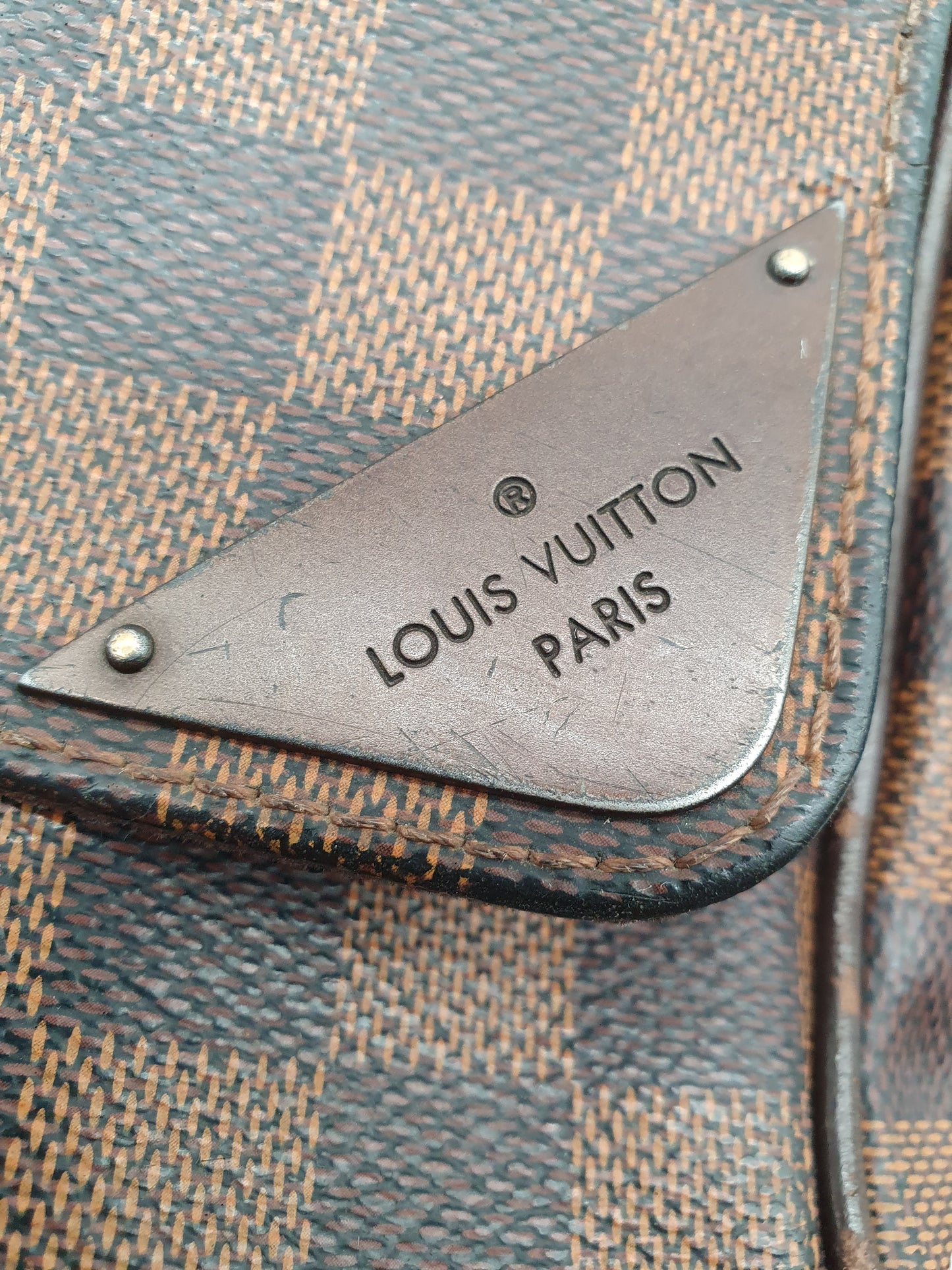 Louis vuitton shelton messenger bag