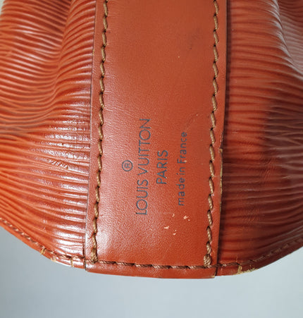 Louis vuitton twist lock vintage epi bag