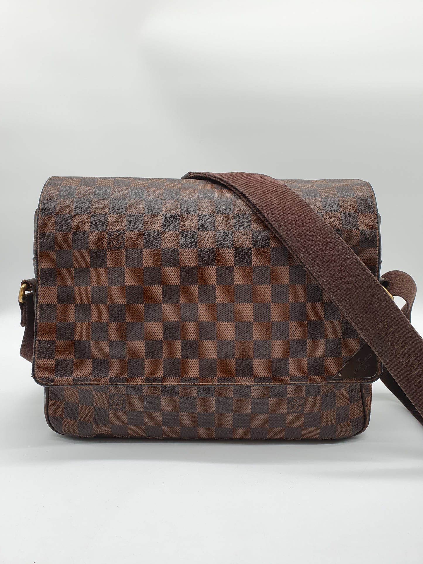 Louis vuitton shelton messenger bag