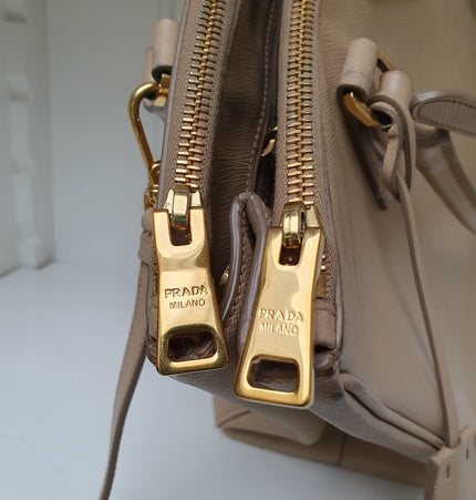 Sac à main Prada en cuir saffiano