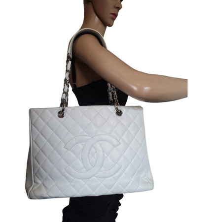 Sac cabas Chanel en cuir caviar avec bandoulière