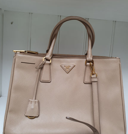 Sac à main Prada en cuir saffiano