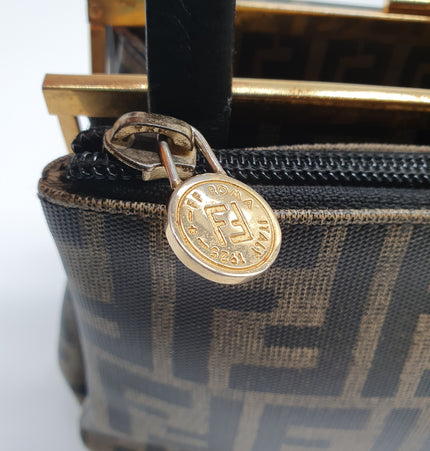Sac Fendi vintage rare à fermoir baiser