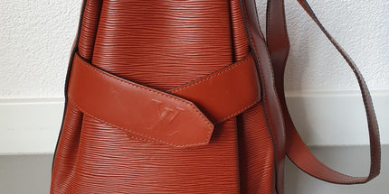 Louis vuitton twist lock vintage epi bag