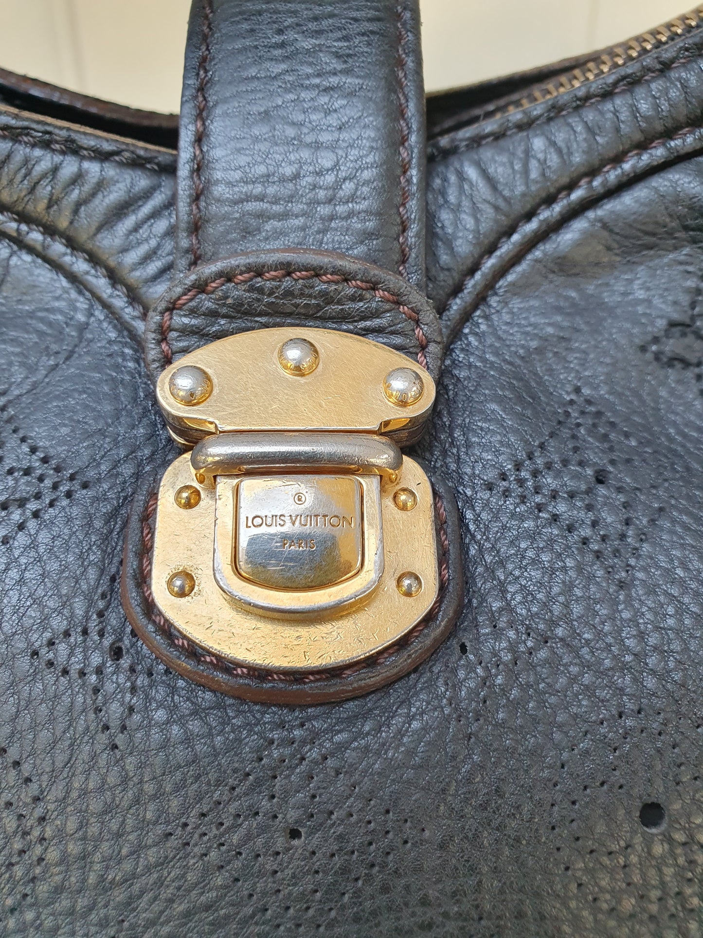 Louis vuitton mahina shoulder bag