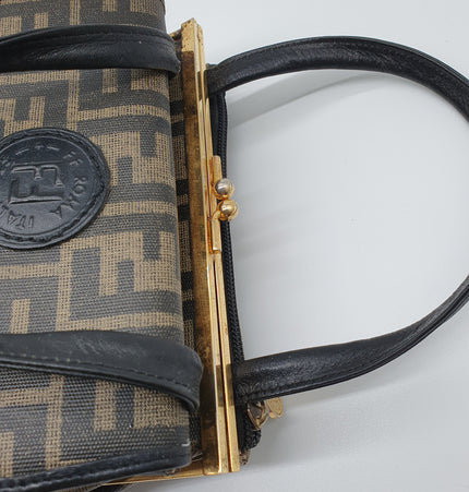 Sac Fendi vintage rare à fermoir baiser