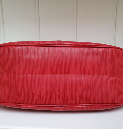 Louis vuitton epi leather