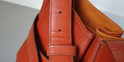 Louis vuitton twist lock vintage epi bag