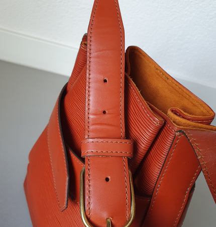 Louis vuitton twist lock vintage epi bag