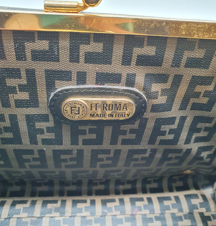 Sac Fendi vintage rare à fermoir baiser