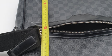 Louis vuitton messenger bag