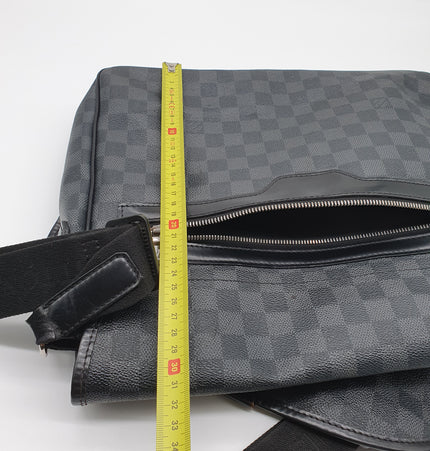 Louis vuitton messenger bag
