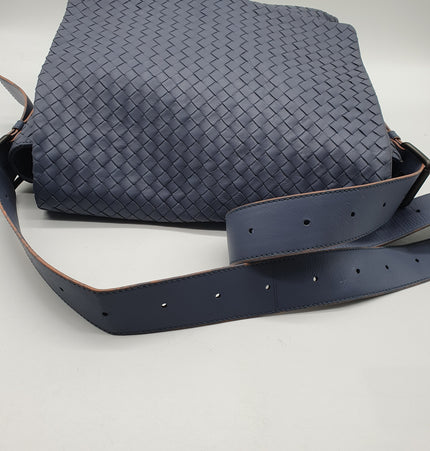 Bottega veneta leather messenger bag
