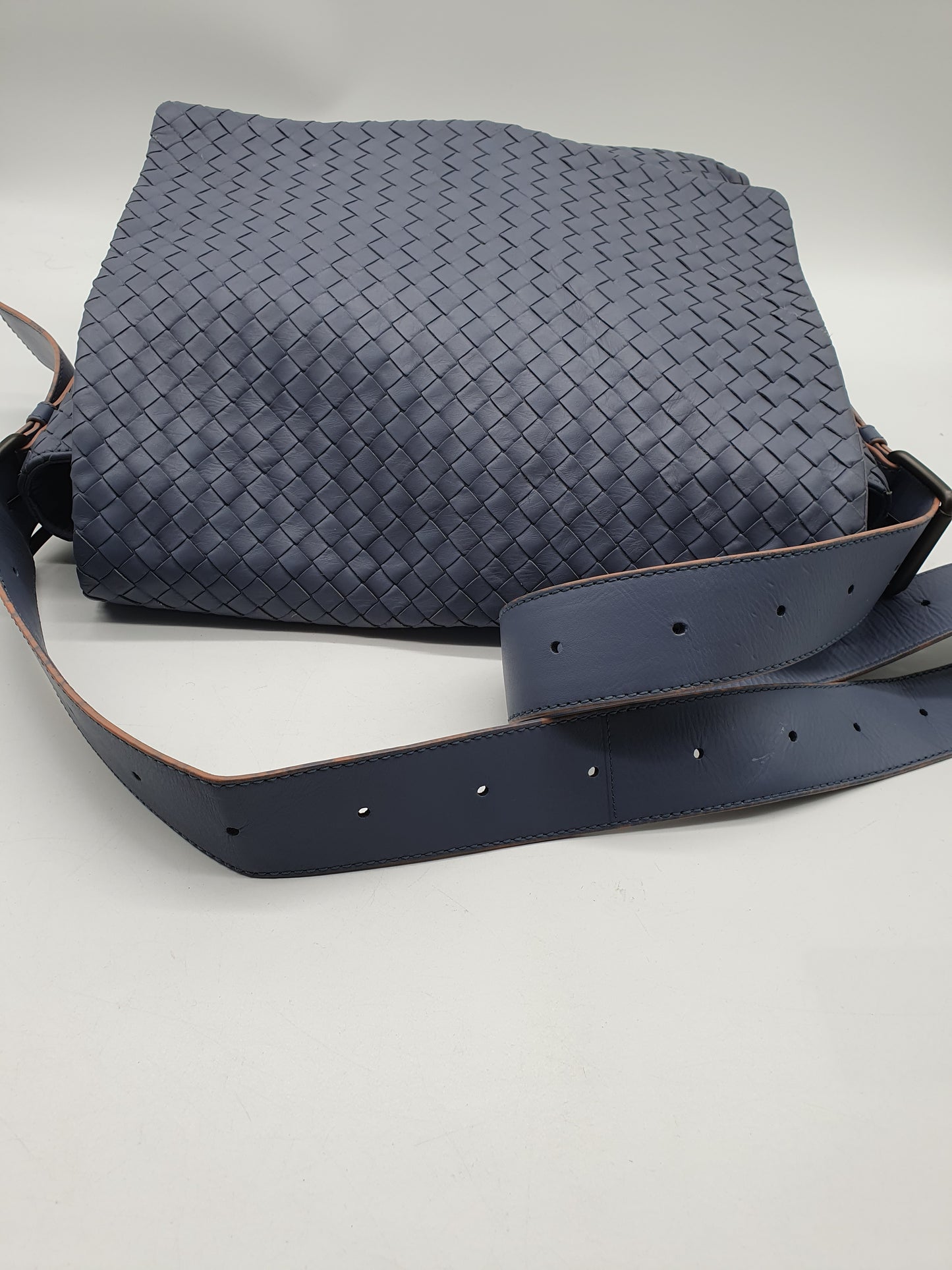 Bottega veneta leather messenger bag