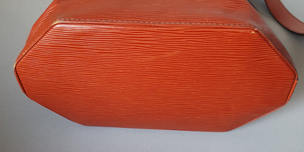 Louis vuitton twist lock vintage epi bag