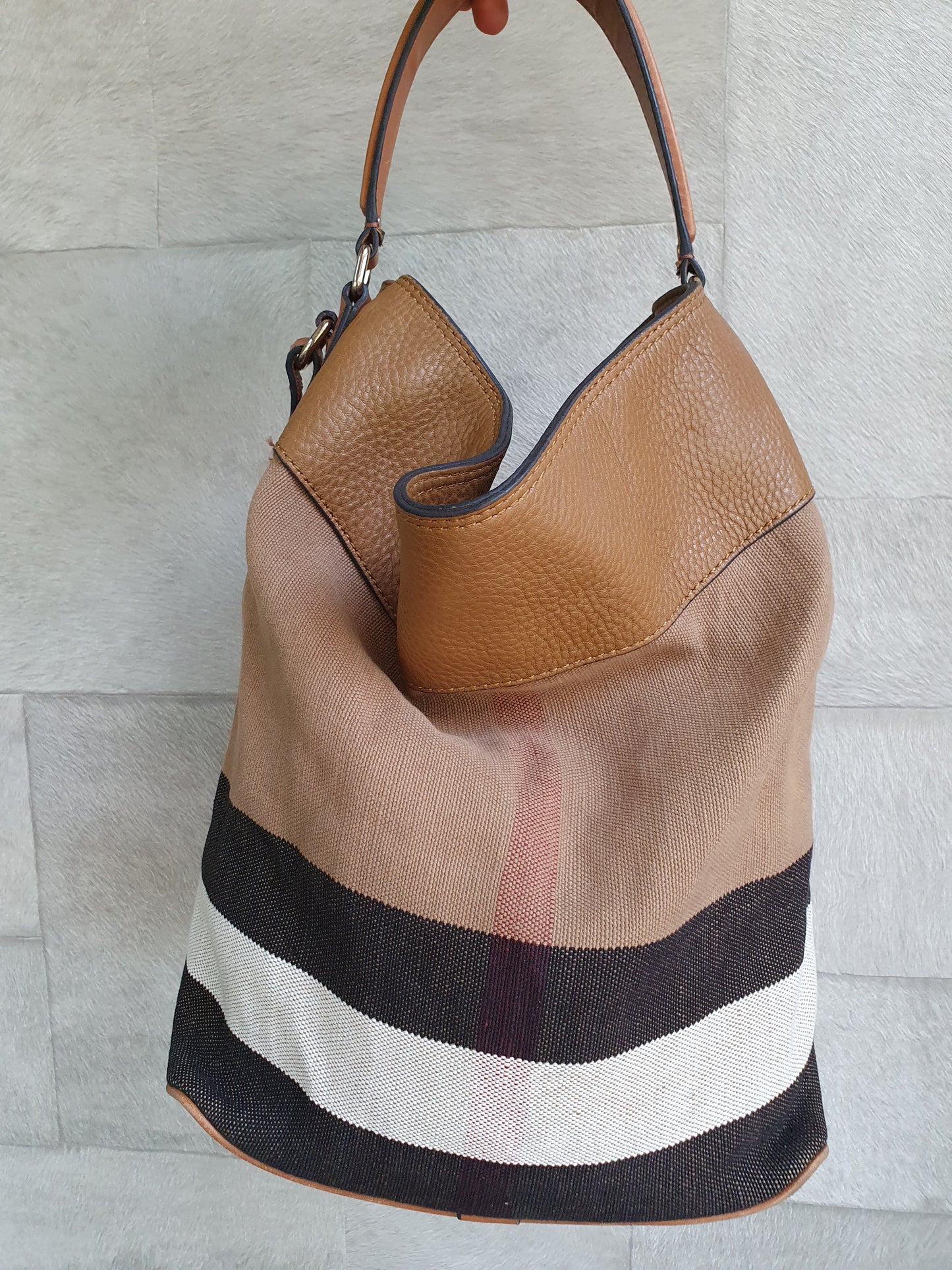 Burberry bucket bag