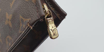 Louis vuitton pochette toiletries