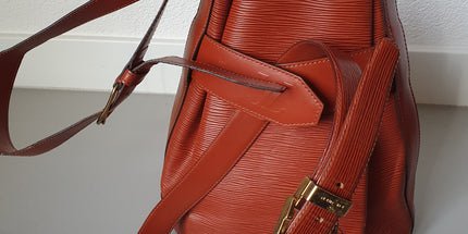 Louis vuitton twist lock vintage epi bag