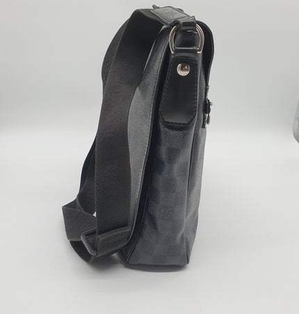 Louis vuitton messenger bag