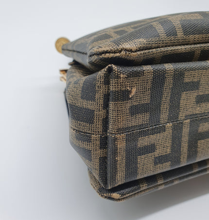 Sac Fendi vintage rare à fermoir baiser