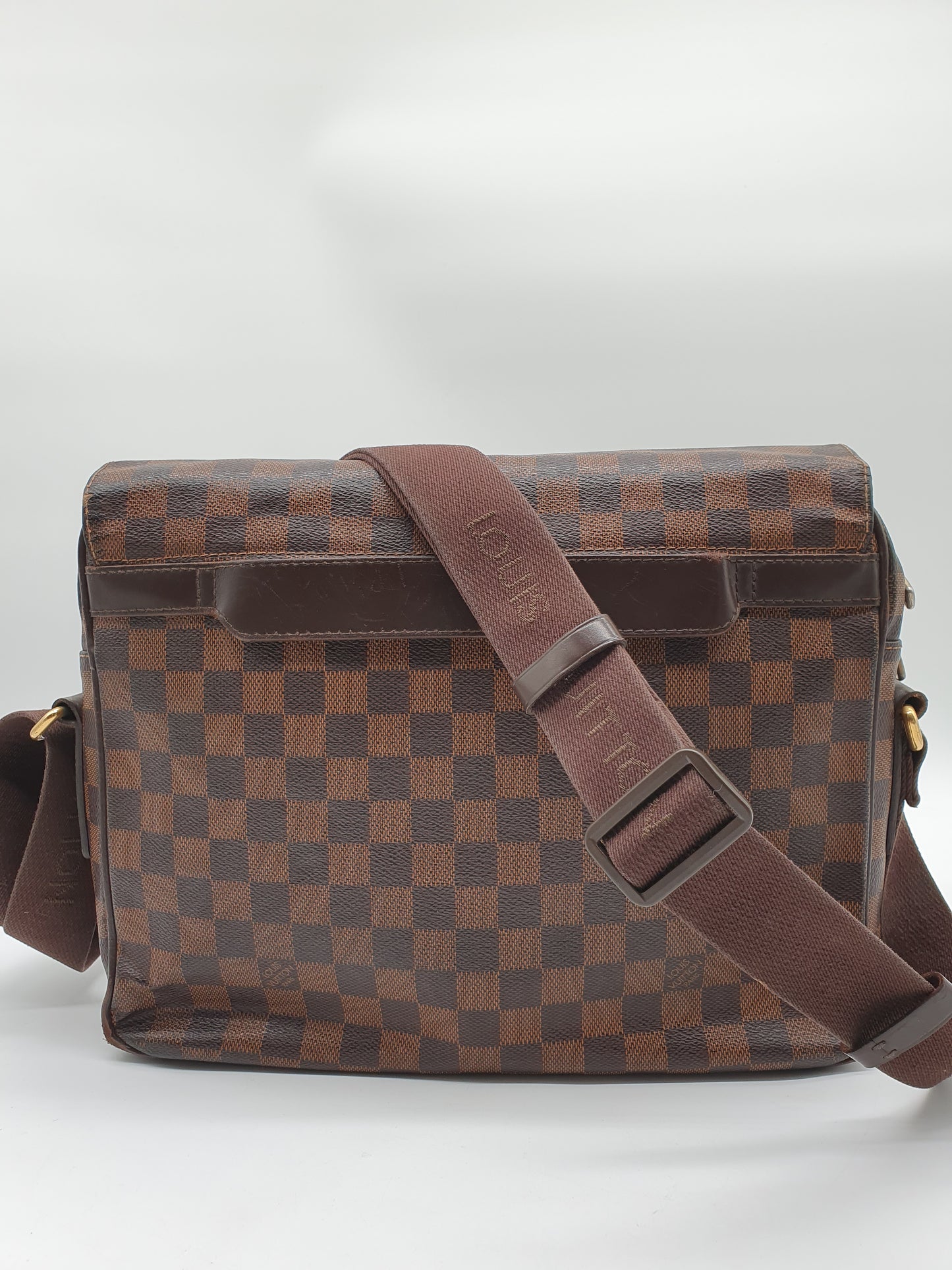 Louis vuitton shelton messenger bag