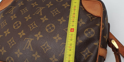 Louis vuitton tracadero crossbody bag